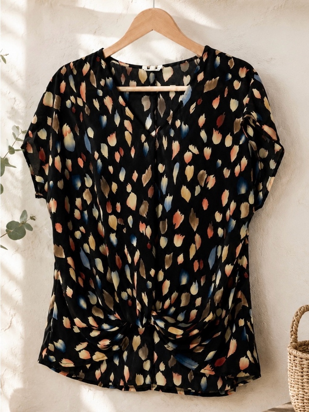 ✨ West K Top Black Abstract Floral Twist Front Blouse Size S ✨